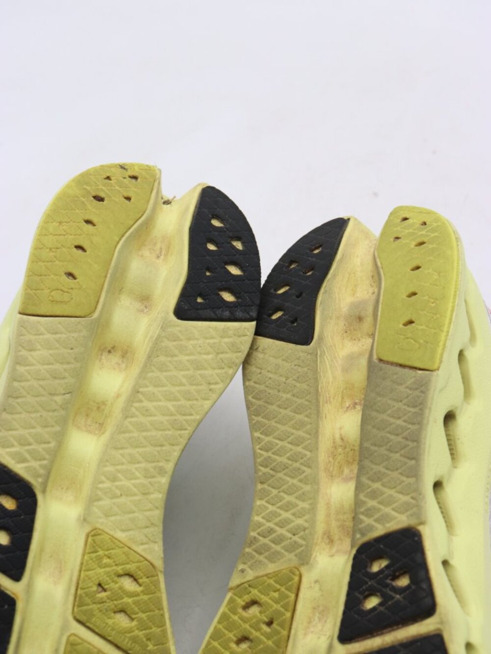 On Running CloudSurfer Women’s Size 7.5 Gray Green Running Athletic Sneaker - Picture 10 of 10
